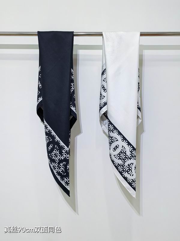 Chanel silk scarf 90X90cm E50 (1)