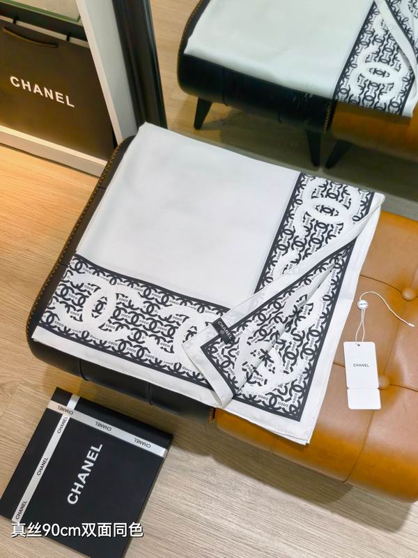 Chanel silk scarf 90X90cm E50 (17)