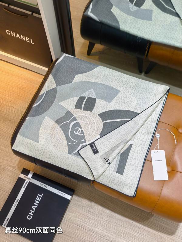 Chanel silk scarf 90X90cm E51 (17)
