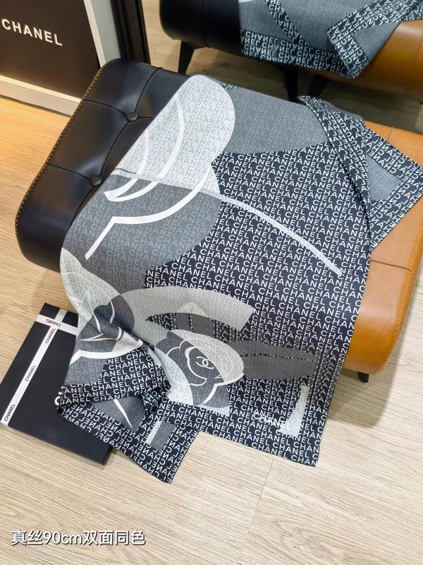Chanel silk scarf 90X90cm E51 (7)