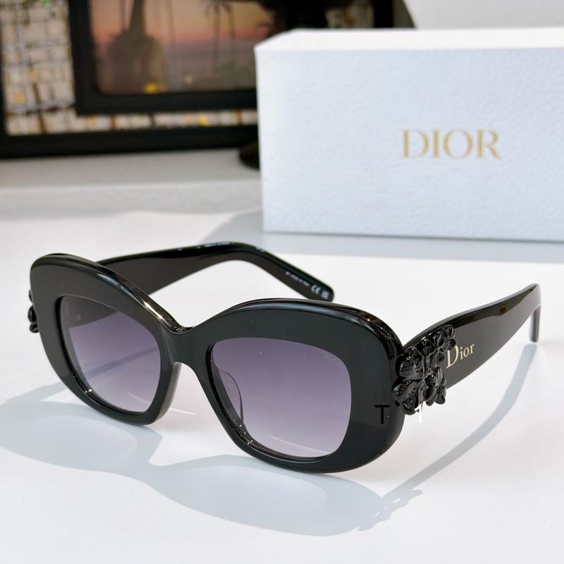 Dior Clover3F 51 18-145 a03