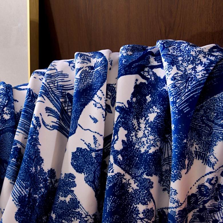 Dior 1.5x1.5m 1.5x2m 2x2.3m    (6)