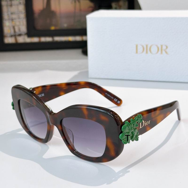 Dior Clover3F 51 18-145 a01