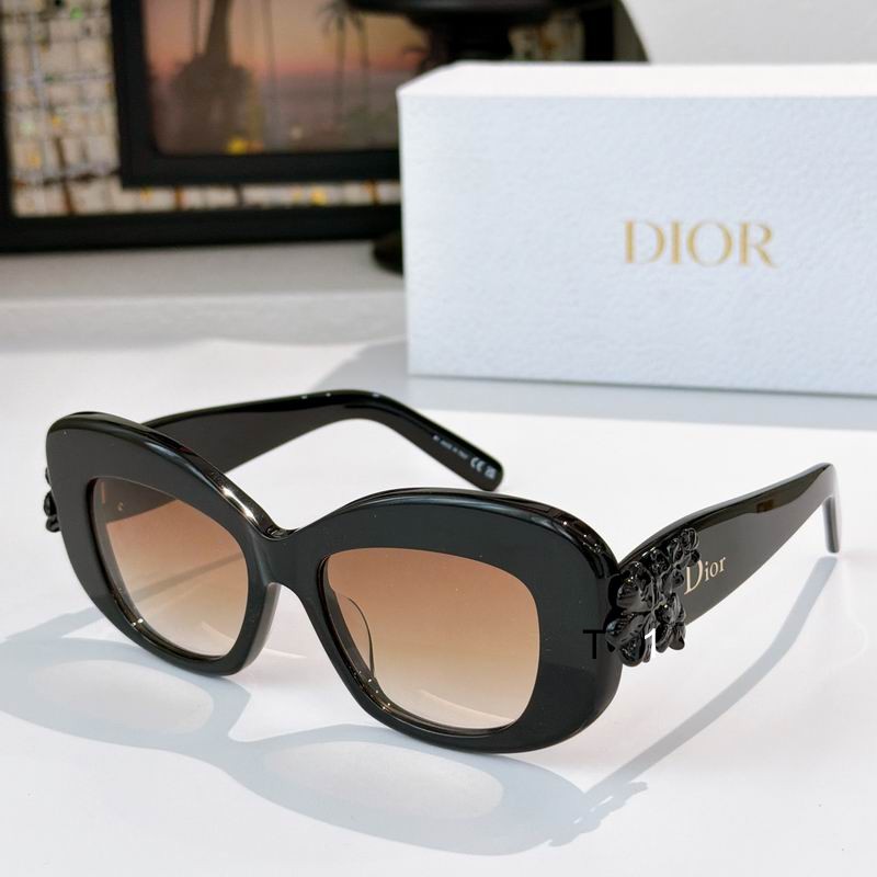 Dior Clover3F 51 18-145 a02