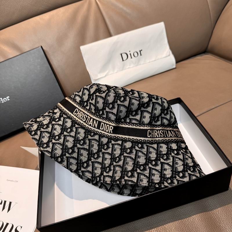 Dior hat dx (320)