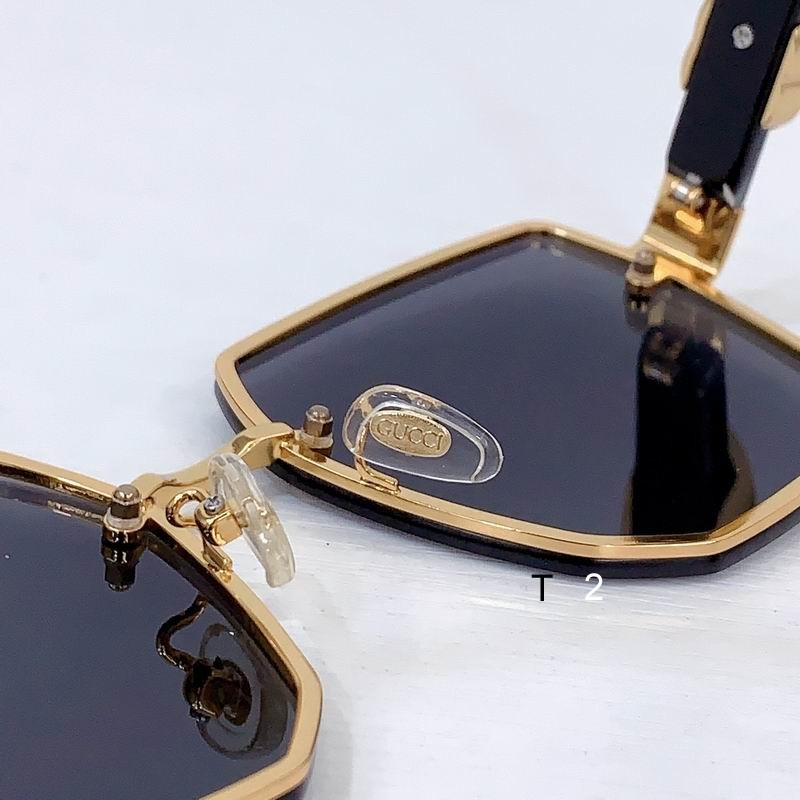 GUCCI GG1548S 62 16-145 b08