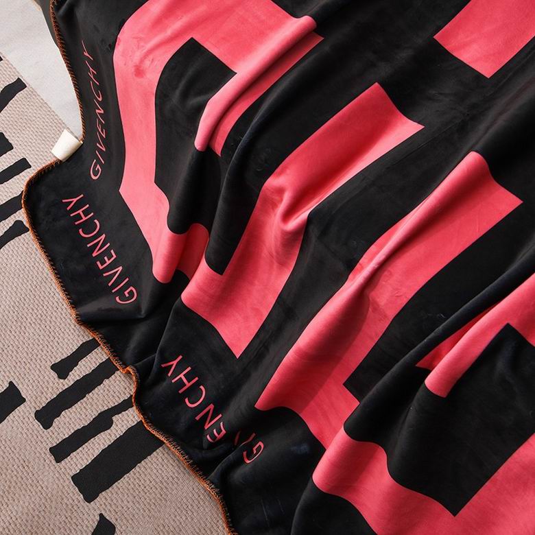 Givenchy 1.5x1.5m 1.5x2.0m 2.0x2.3m   (5)