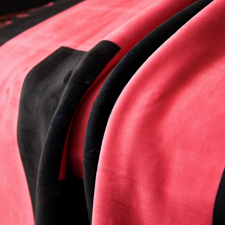 Givenchy 1.5x1.5m 1.5x2.0m 2.0x2.3m   (6)