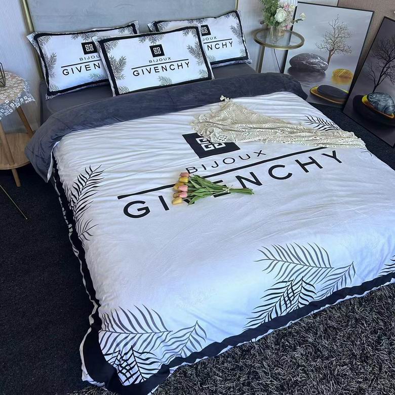 Givenchy 2.0x2.3m    (1)