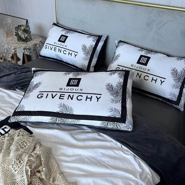 Givenchy 2.0x2.3m    (8)