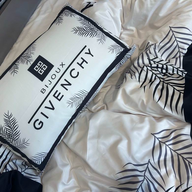 Givenhcy 2.0x2.3m   (9)