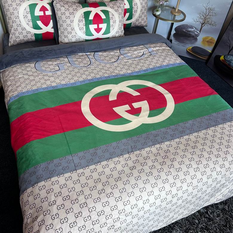 Gucci 2.0x2.3m   (2)