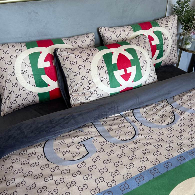 Gucci 2.0x2.3m   (7)