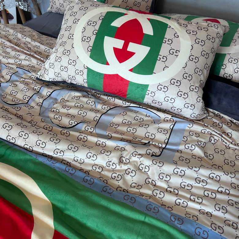 Gucci 2.0x2.3m   (8)