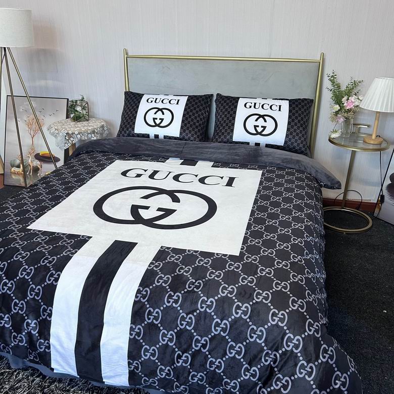 Gucci 2.0x2.3m    (5)