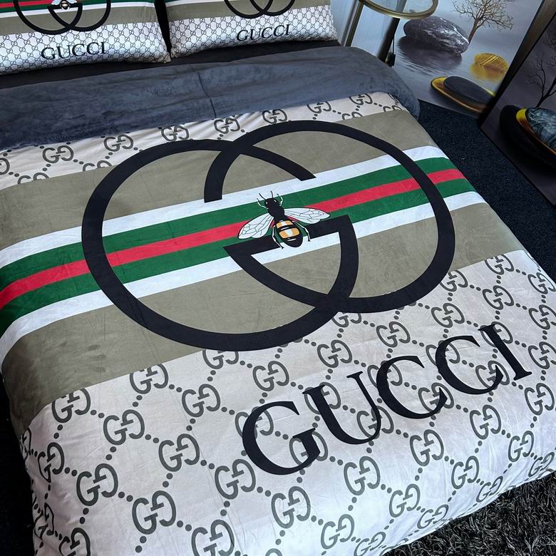 Gucci 2.0x2.3m    (5)