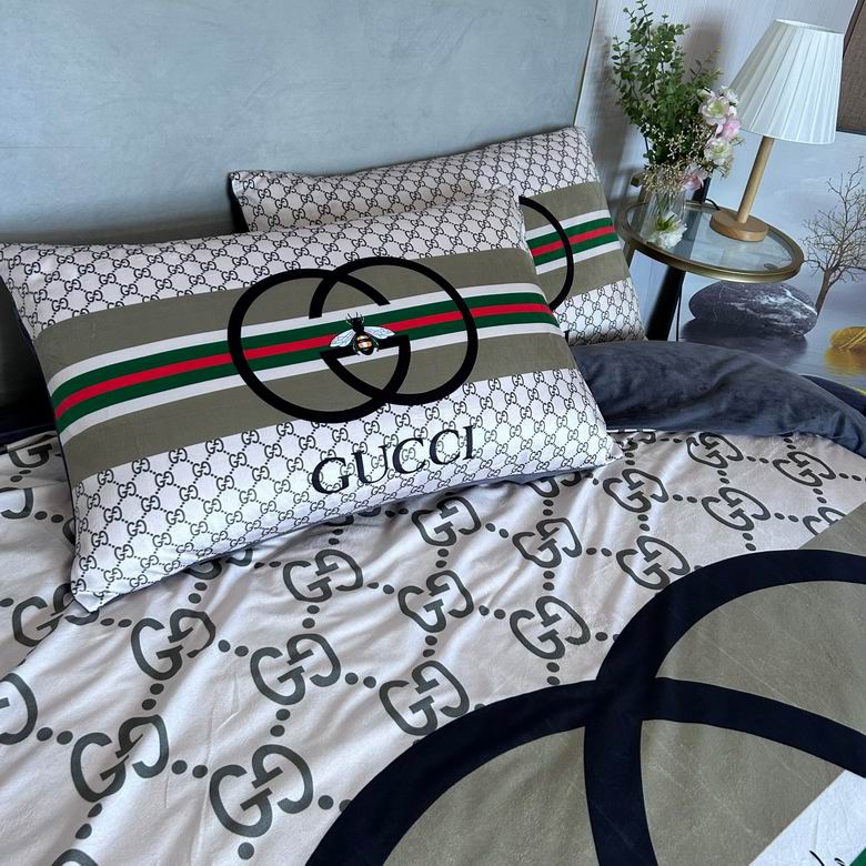 Gucci 2.0x2.3m    (8)