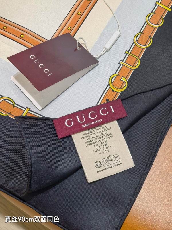 Gucci silk Scarf 90X90cm E20 (5)
