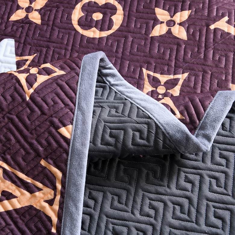 LV 2.0x2.2m 2.3x2.5m   (7)