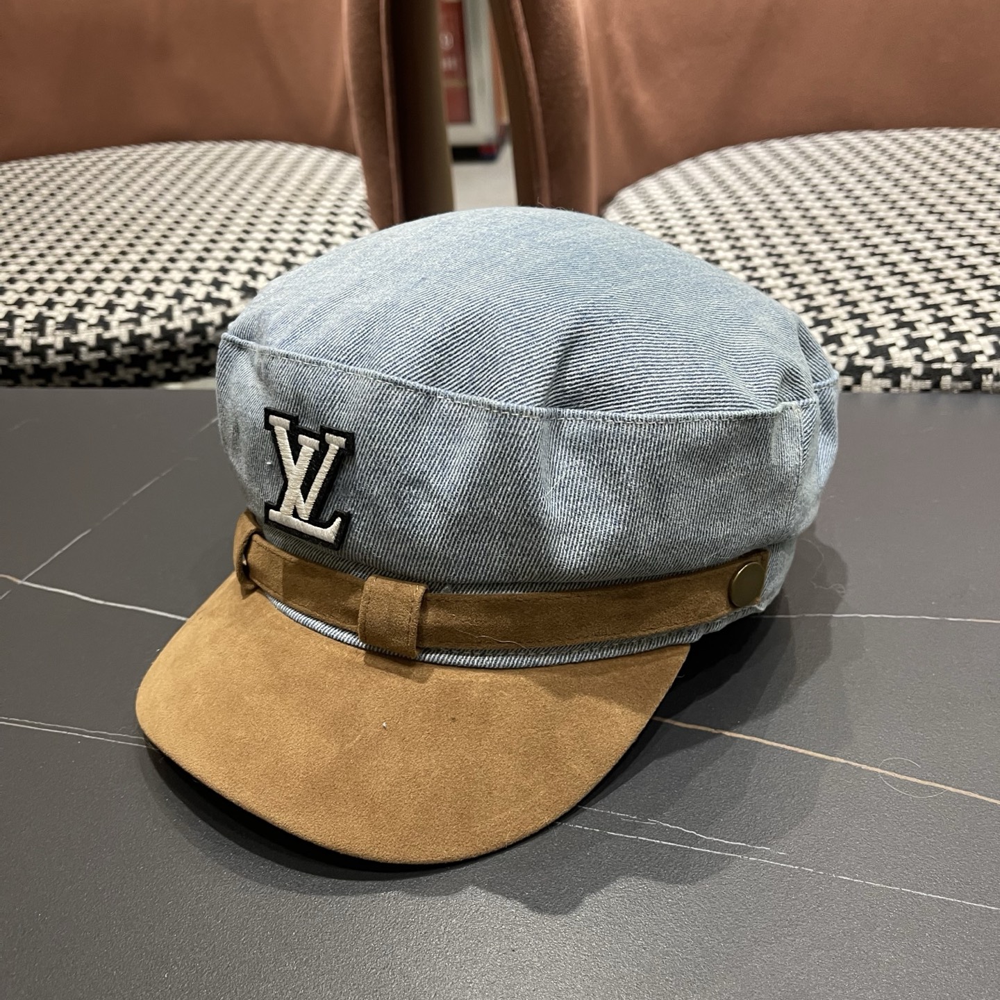 LV cap (126)