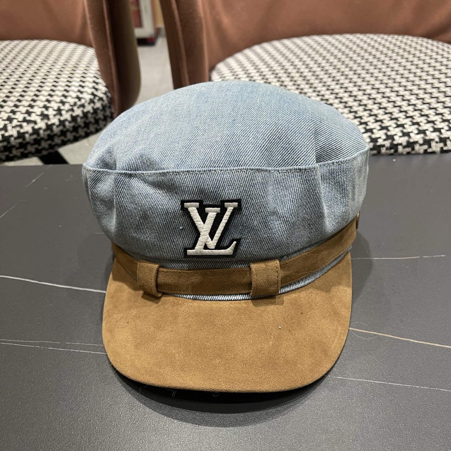 LV cap (127)