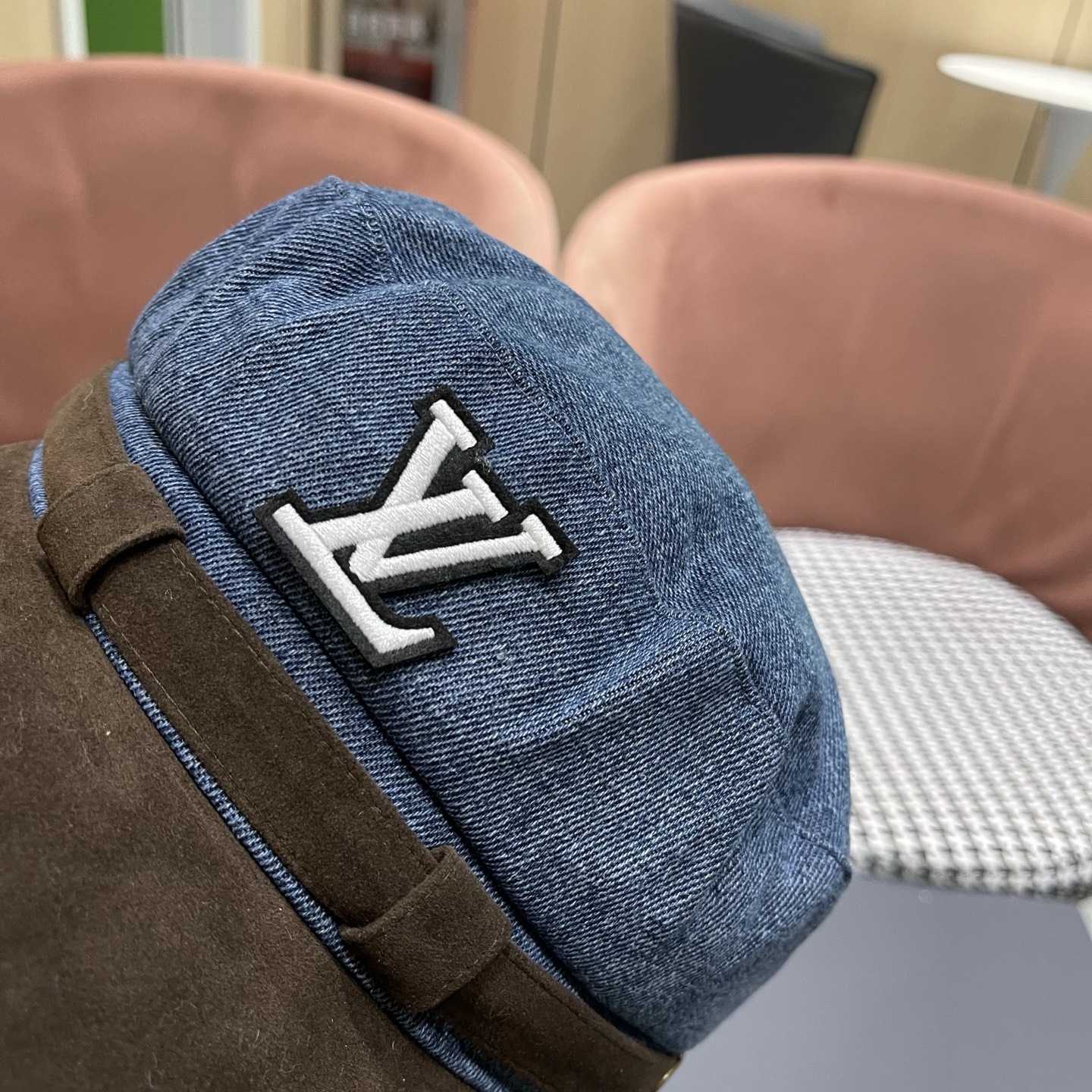 LV cap (131)