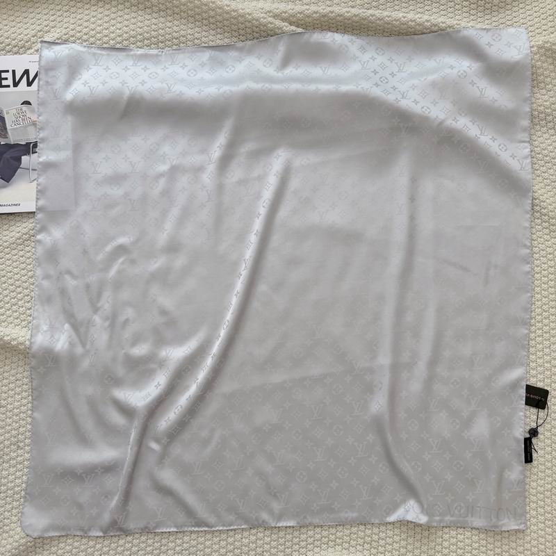 LV silk Scarf 90X90cm E40 (10)
