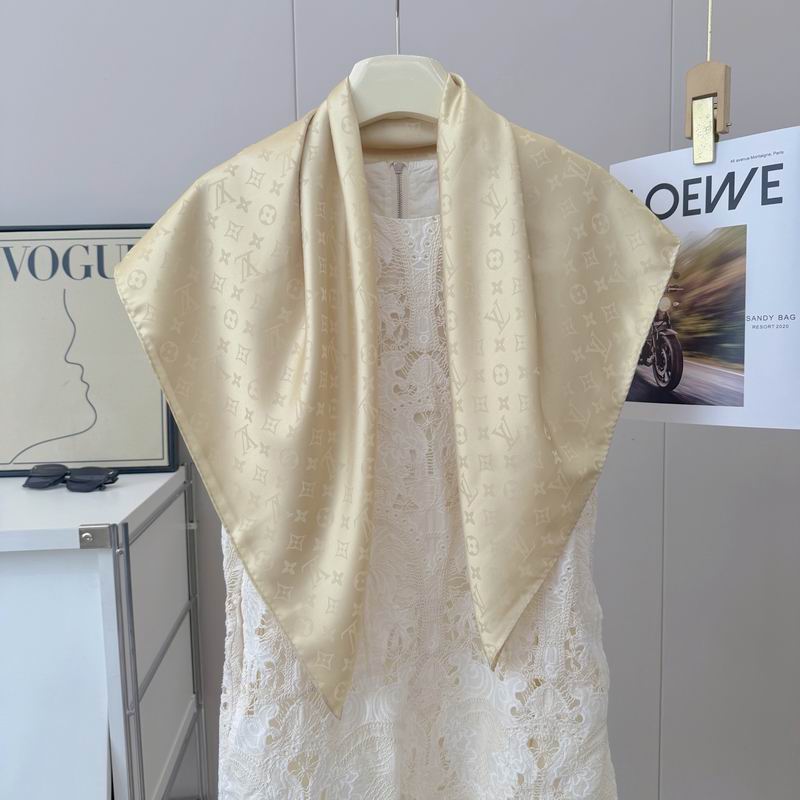 LV silk Scarf 90X90cm E40 (19)