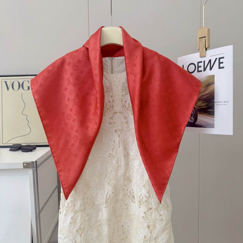 LV silk Scarf 90X90cm E40 (23)