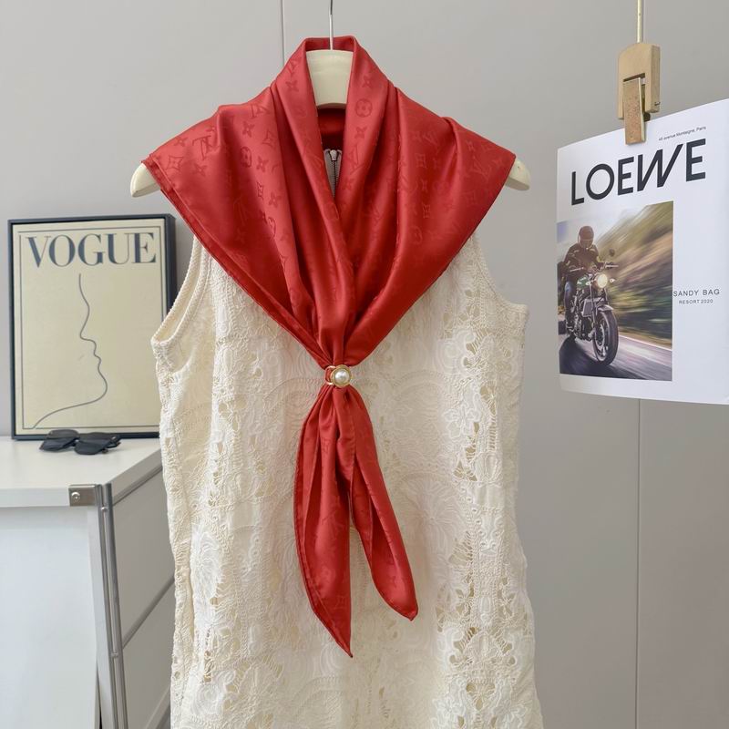 LV silk Scarf 90X90cm E40 (24)