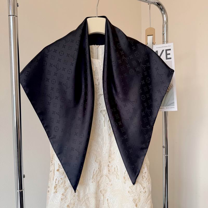 LV silk Scarf 90X90cm E40 (45)