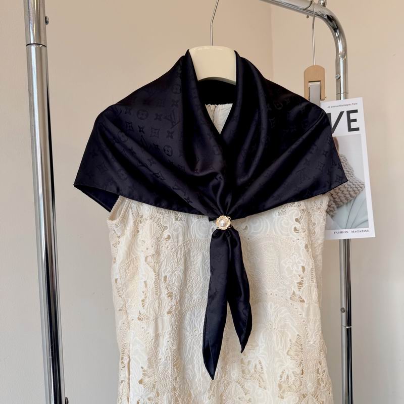 LV silk Scarf 90X90cm E40 (46)