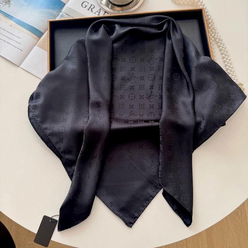 LV silk Scarf 90X90cm E40 (48)