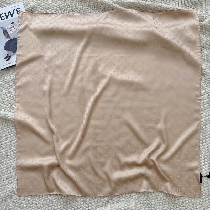 LV silk Scarf 90X90cm E40 (5)