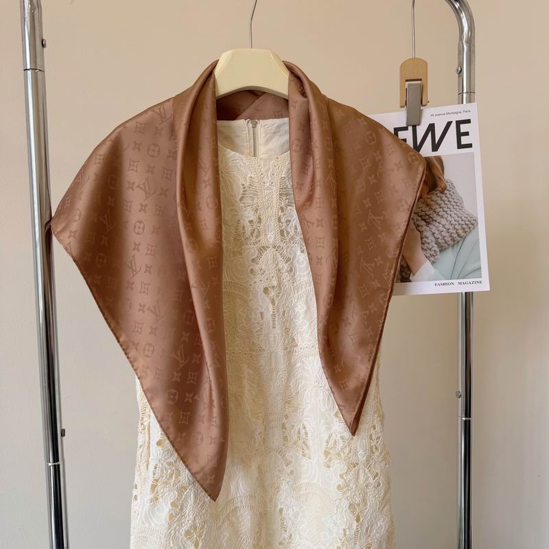 LV silk Scarf 90X90cm E40 (51)