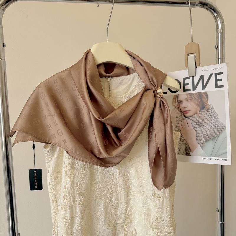 LV silk Scarf 90X90cm E40 (53)