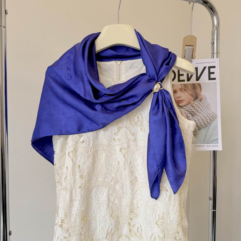LV silk Scarf 90X90cm E40 (66)