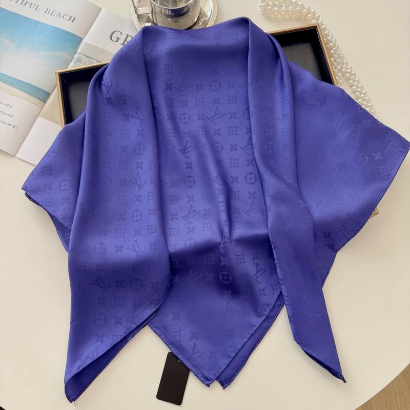 LV silk Scarf 90X90cm E40 (68)
