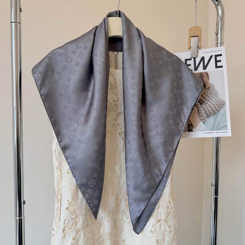 LV silk Scarf 90X90cm E40 (72)