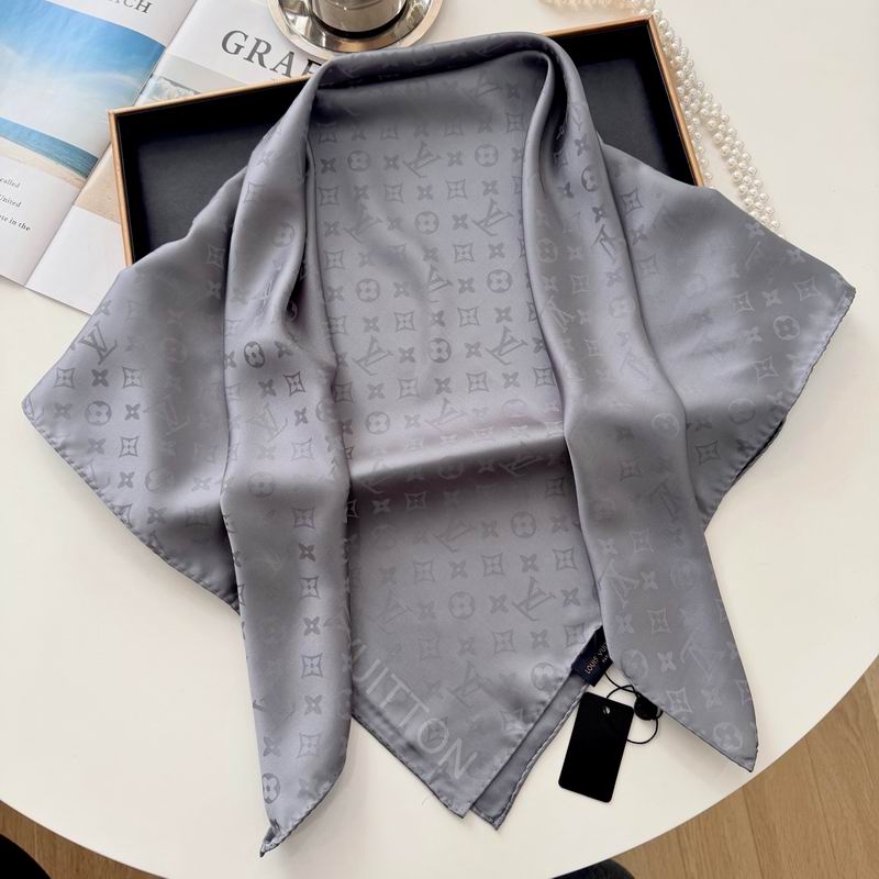 LV silk Scarf 90X90cm E40 (74)