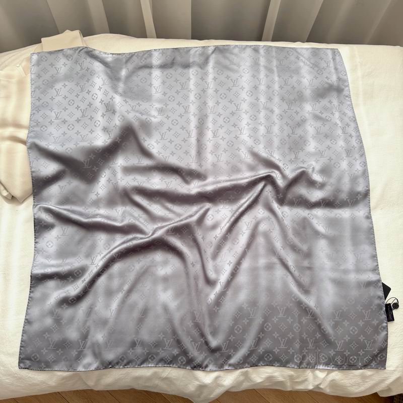 LV silk Scarf 90X90cm E40 (75)