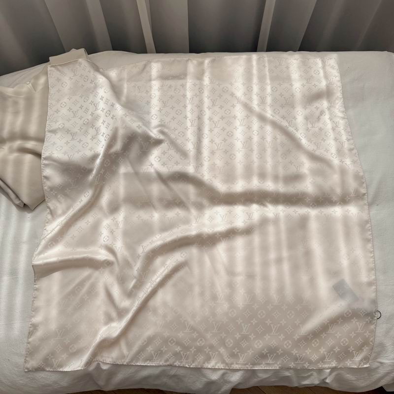 LV silk Scarf 90X90cm E40 (78)