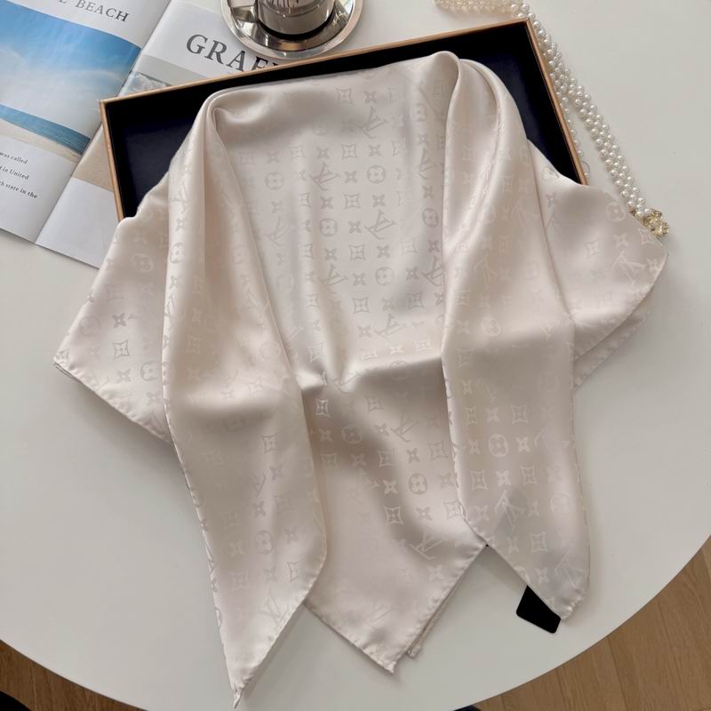 LV silk Scarf 90X90cm E40 (79)