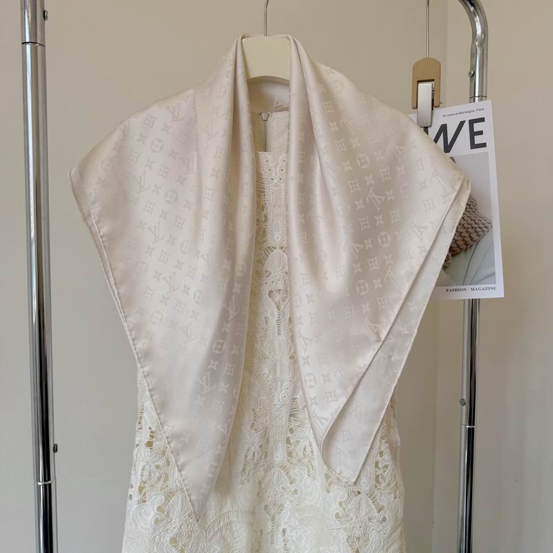 LV silk Scarf 90X90cm E40 (80)