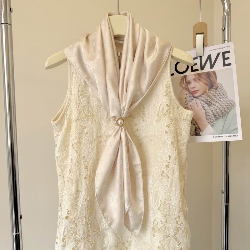 LV silk Scarf 90X90cm E40 (81)
