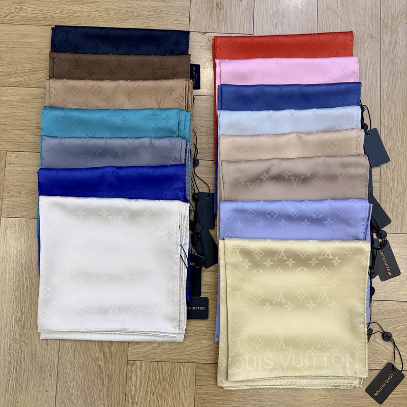LV silk Scarf 90X90cm E40 (82)