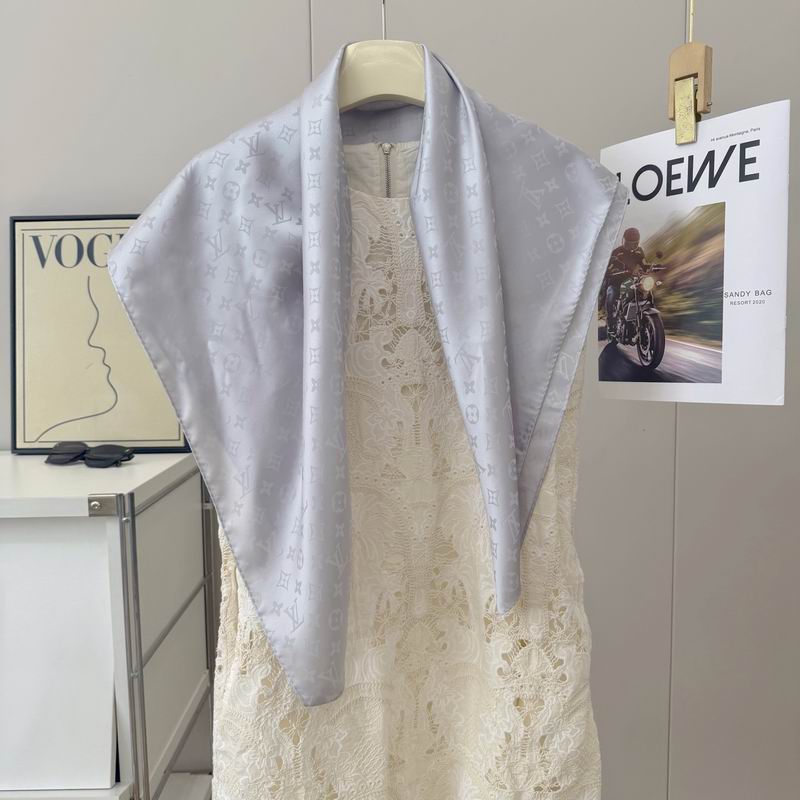 LV silk Scarf 90X90cm E40 (9)