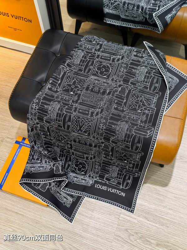 LV silk scarf 90X90cm E14 (15)