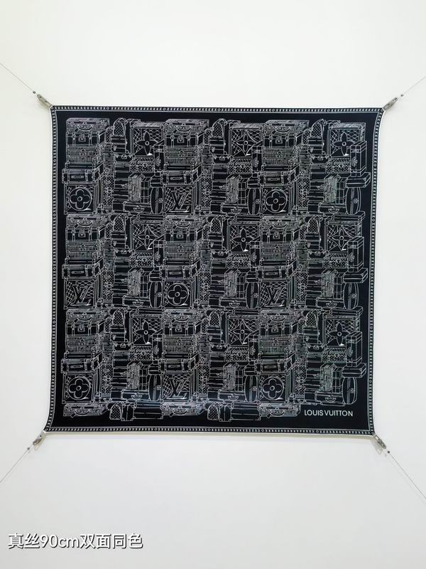 LV silk scarf 90X90cm E14 (17)