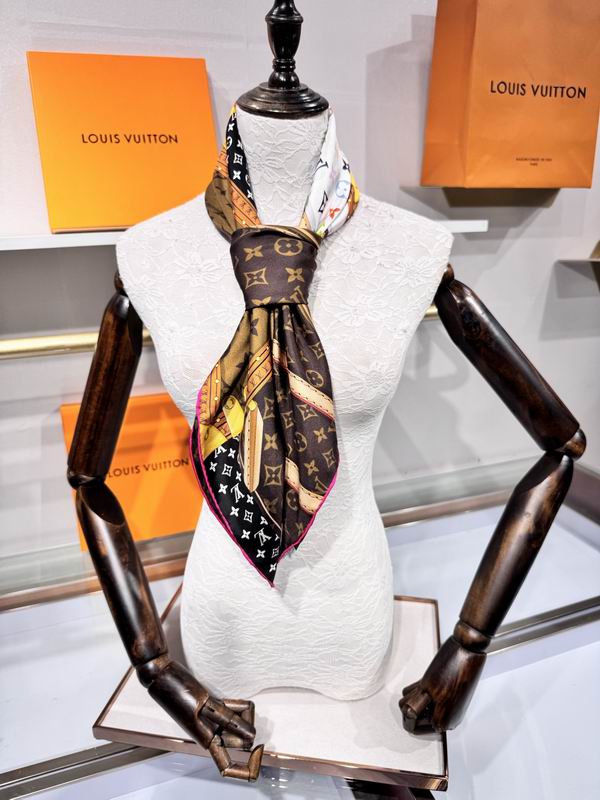 LV silk scarf 90X90cm E47 (2)